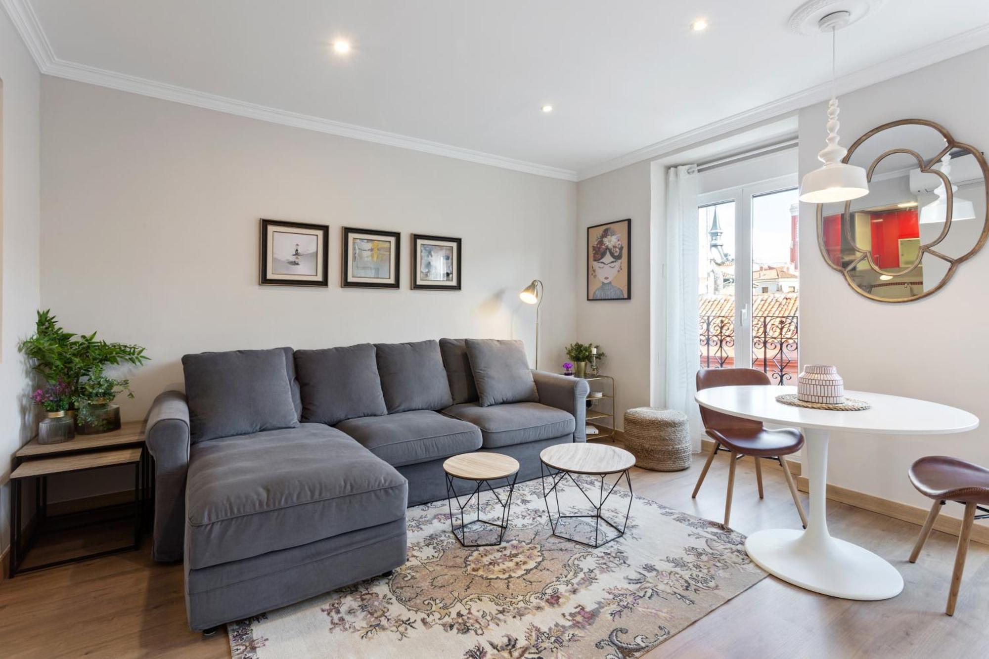 Elegant 1 Bedroom Apartment In The Heart Of Centro Madrid Bagian luar foto