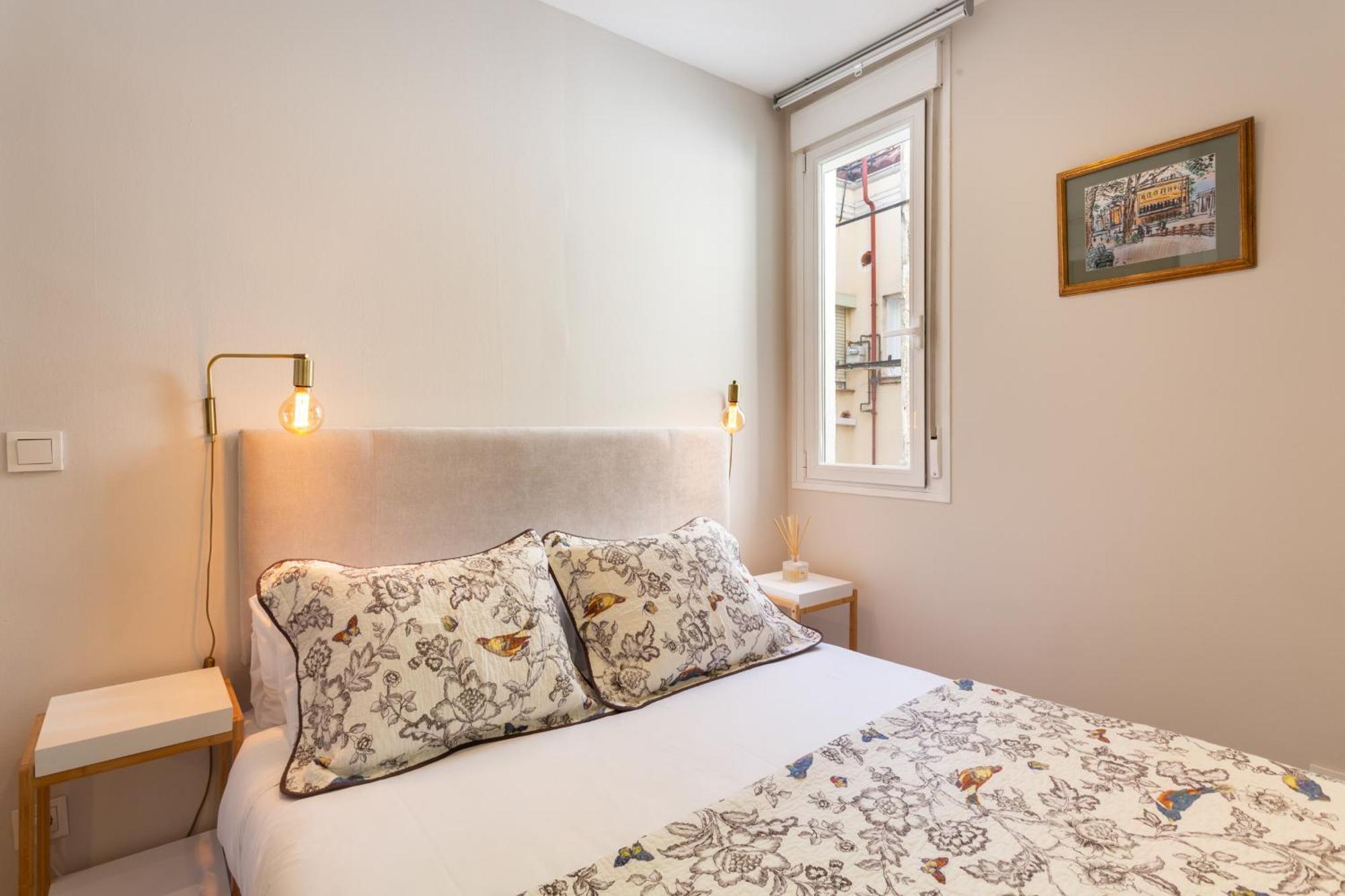 Elegant 1 Bedroom Apartment In The Heart Of Centro Madrid Bagian luar foto