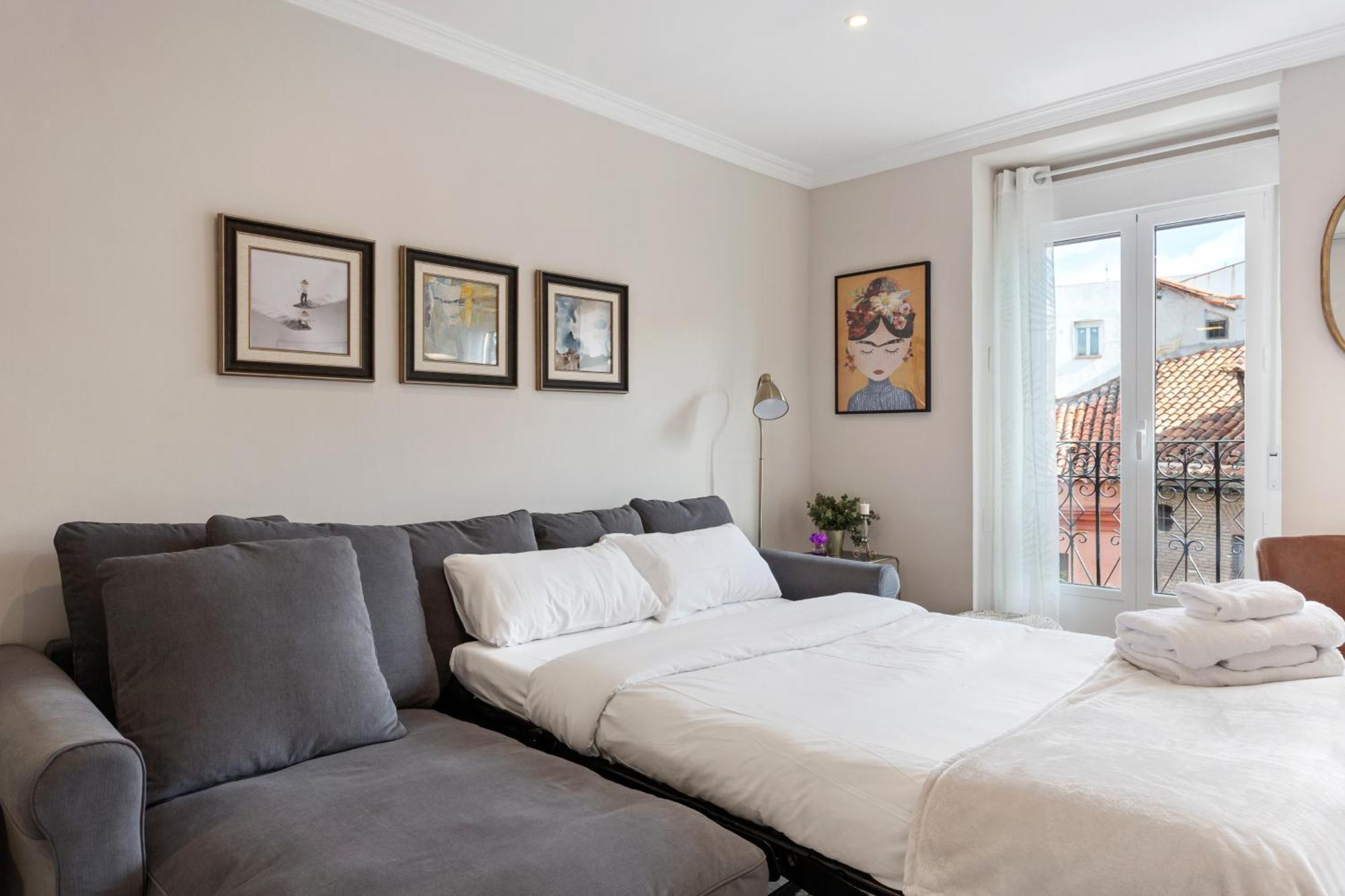 Elegant 1 Bedroom Apartment In The Heart Of Centro Madrid Bagian luar foto